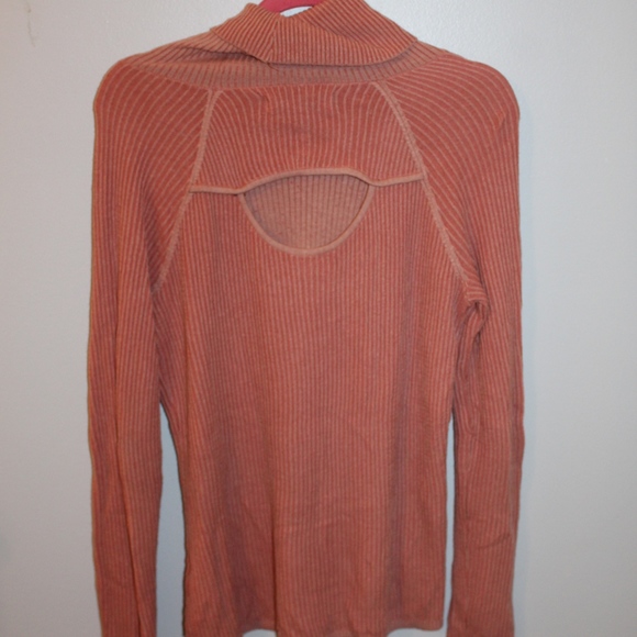 Long Sleeved Turtle Neck - Picture 2 of 3